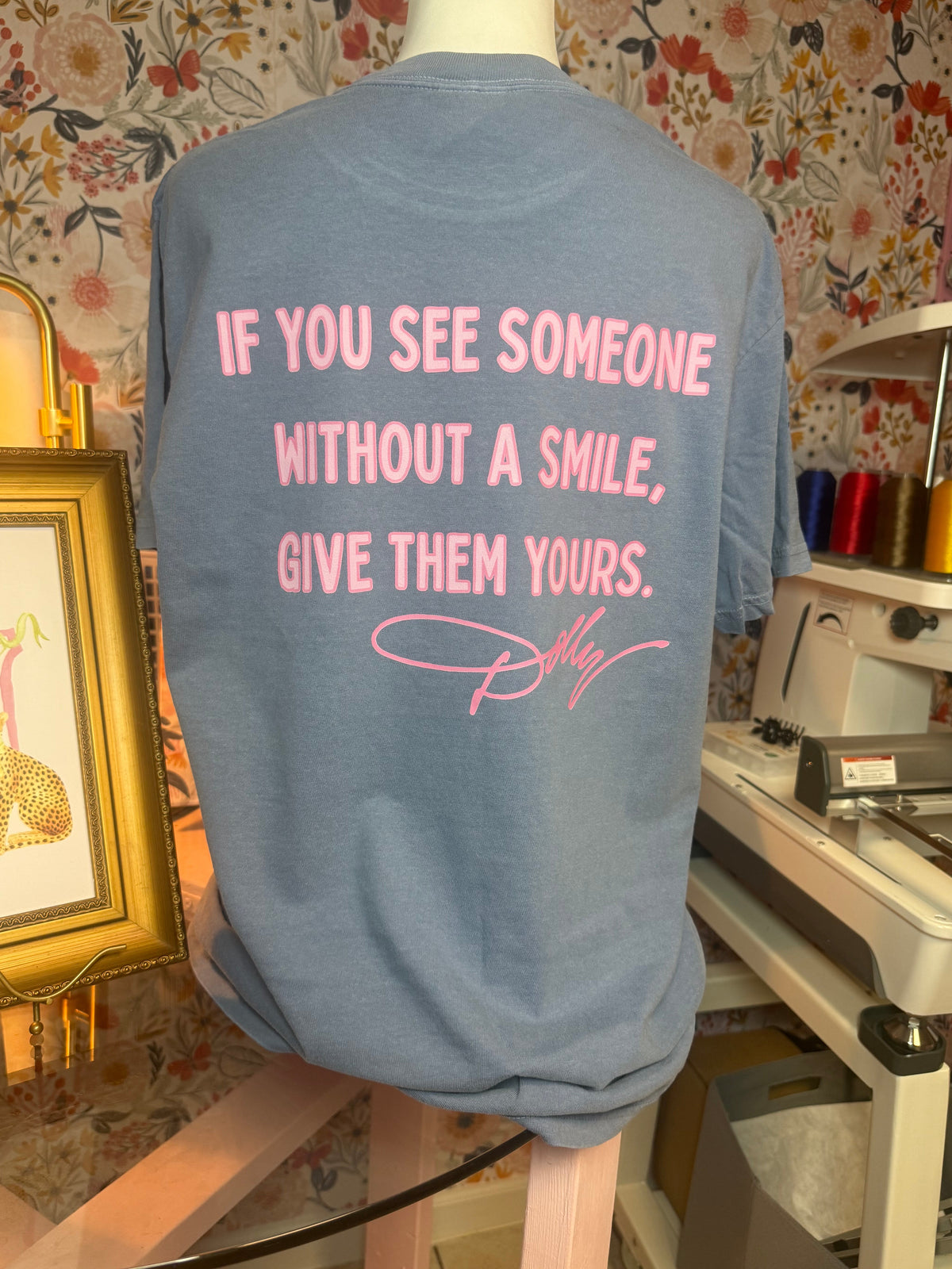 Dolly Graphic Tee - Smile